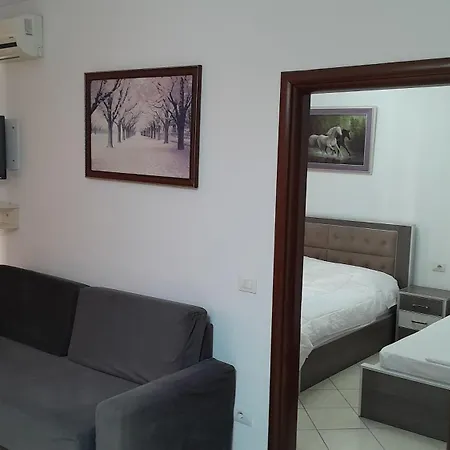Franci 1 Apartment *